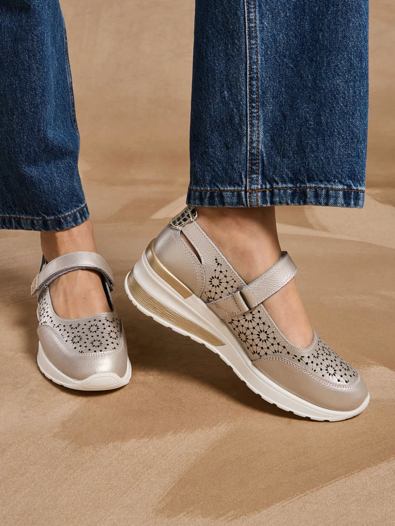 Babies à scratch en cuir