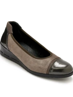 Ballerine cuir bout et talon vernis