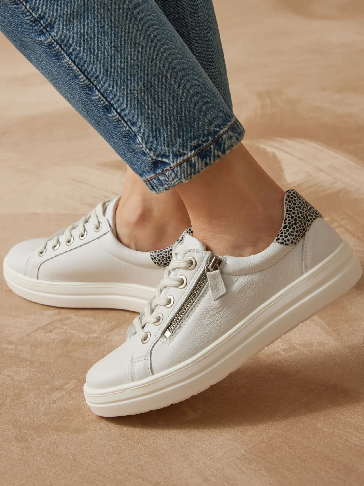 Baskets cuir avec zip et lacets