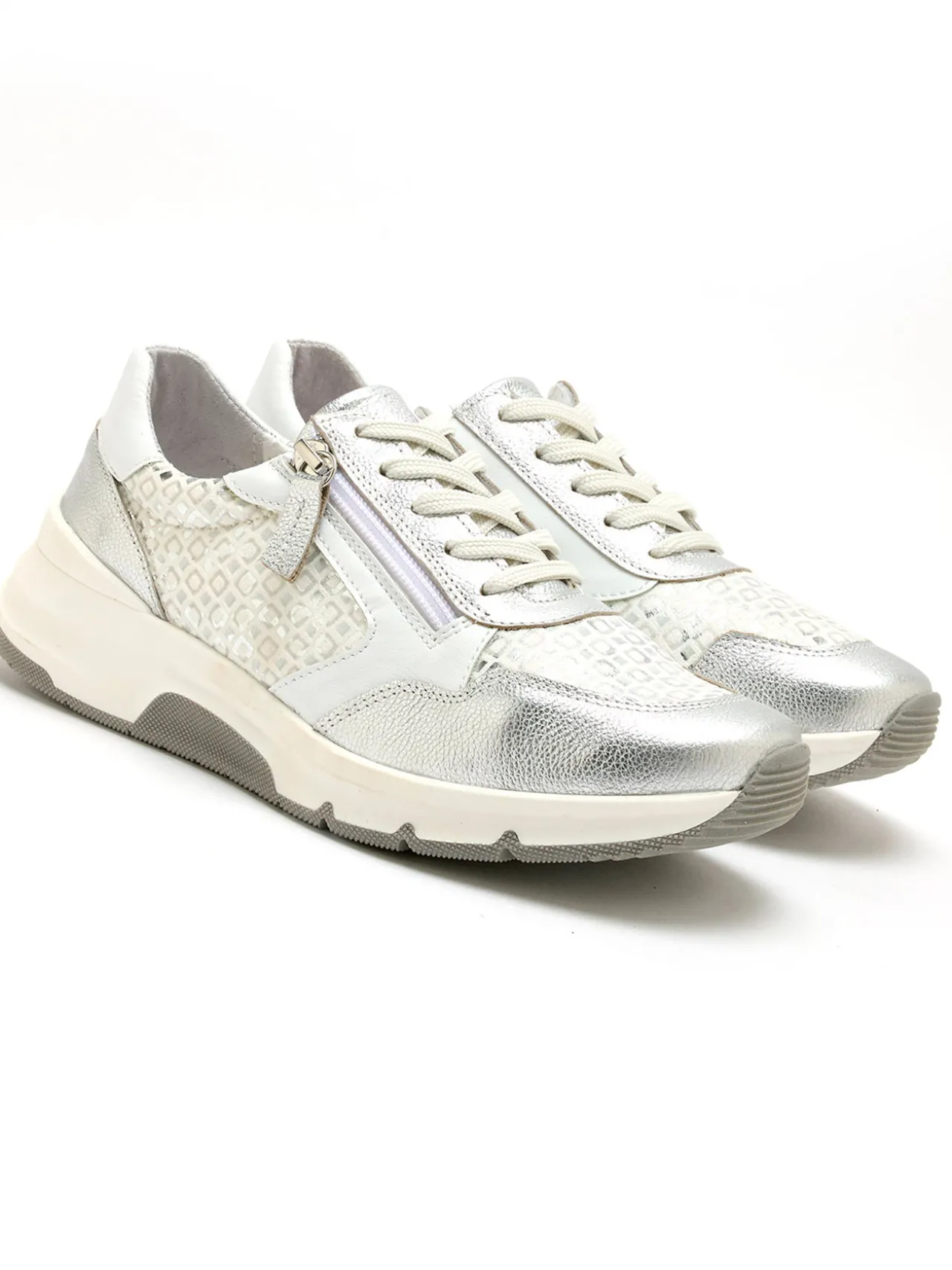 Baskets cuir et textile