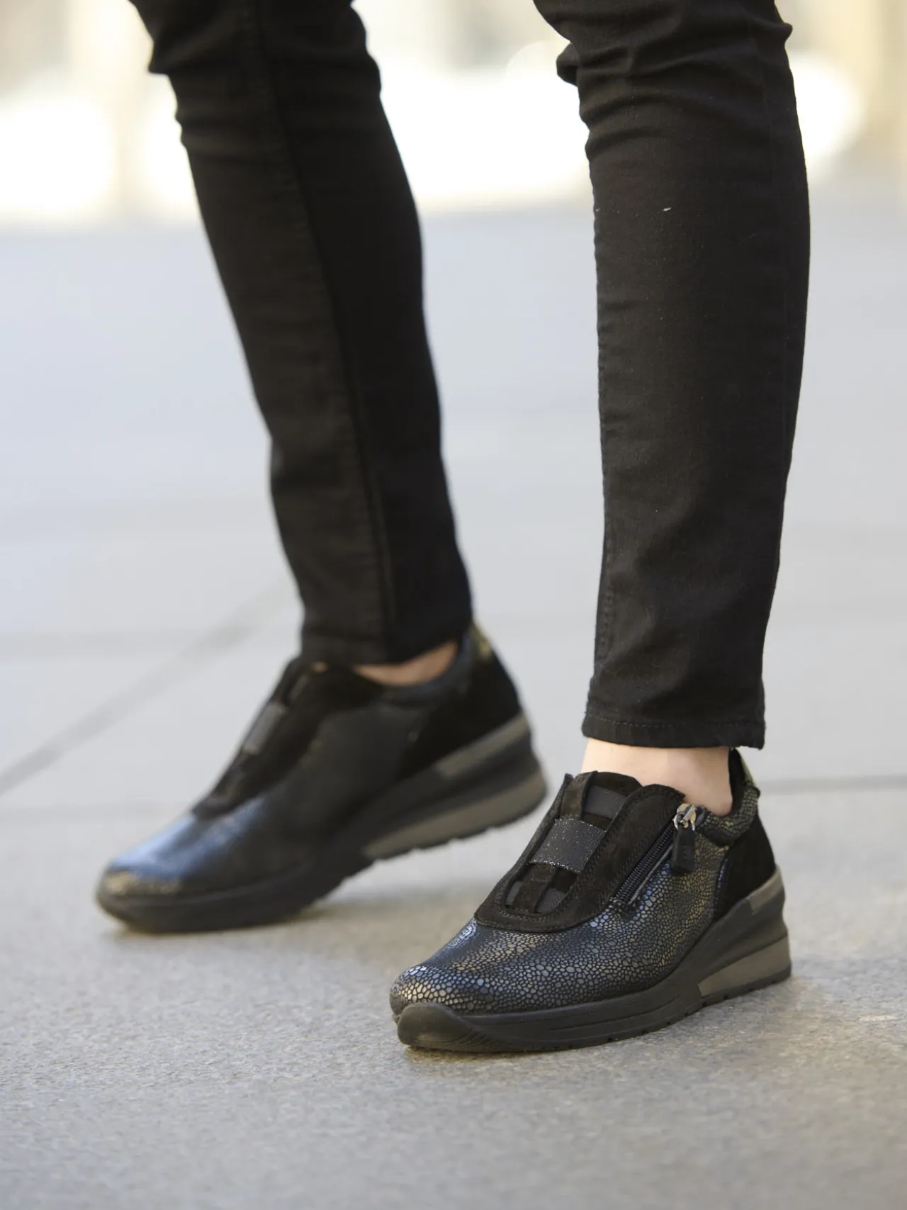 Baskets élastiquées et zippées