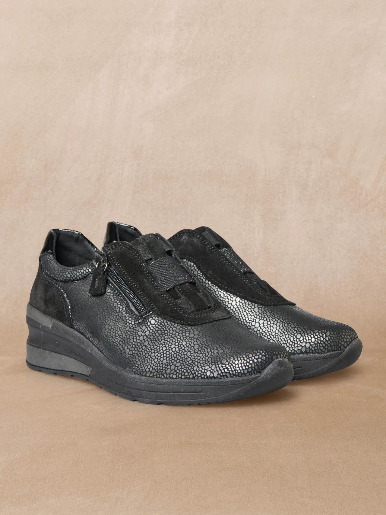 Baskets élastiquées et zippées