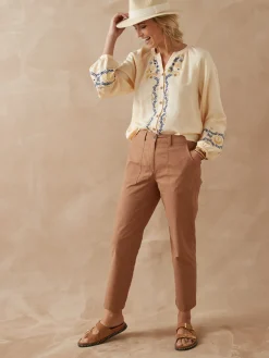 Blouse brodée avec lin