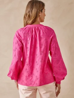 Blouse en brooderie anglaise