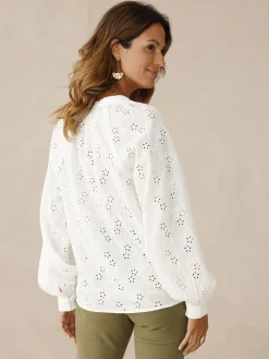 Blouse en brooderie anglaise