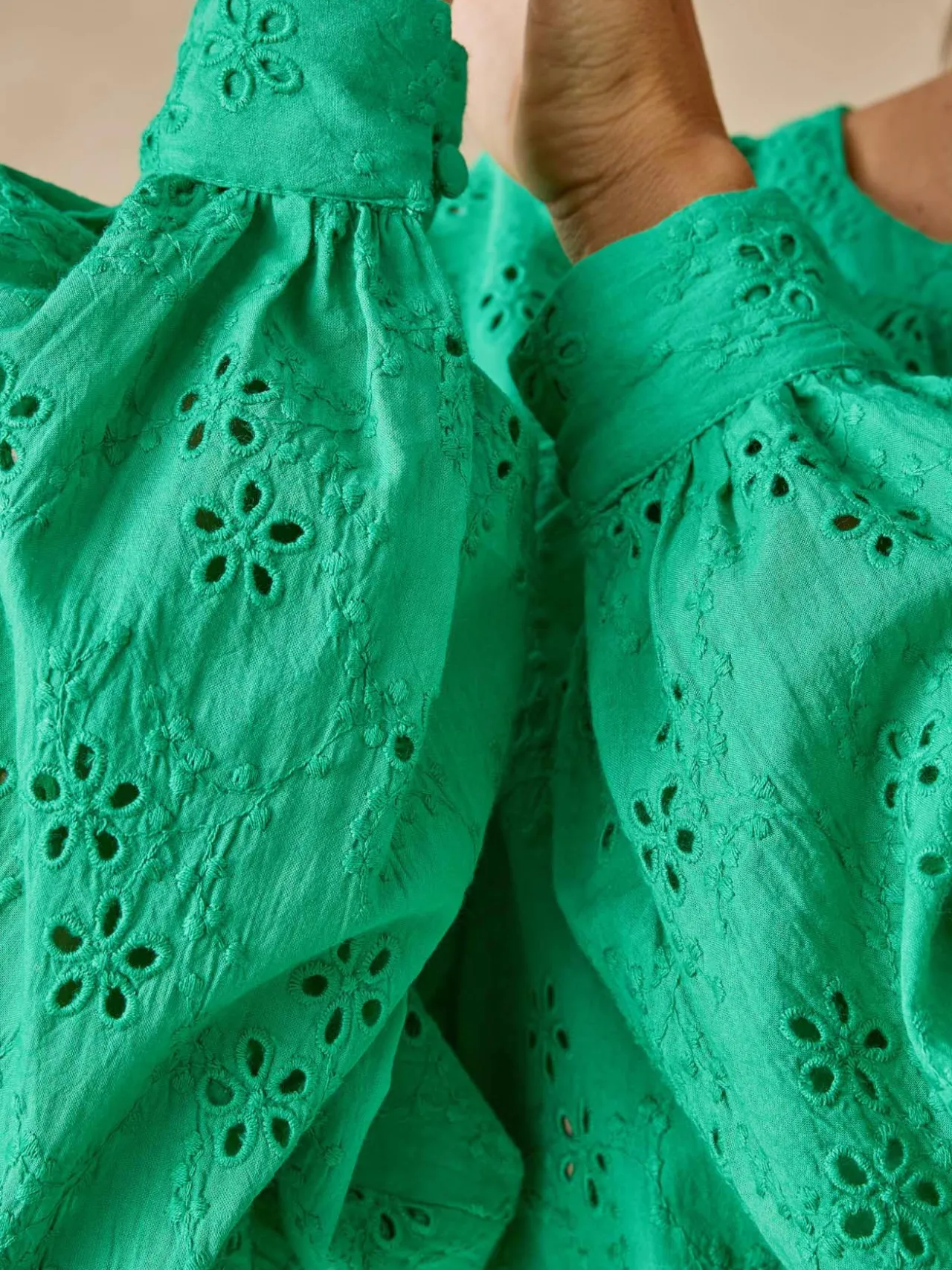 Blouse en brooderie anglaise