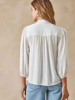 Blouse en crêpe avec macramé