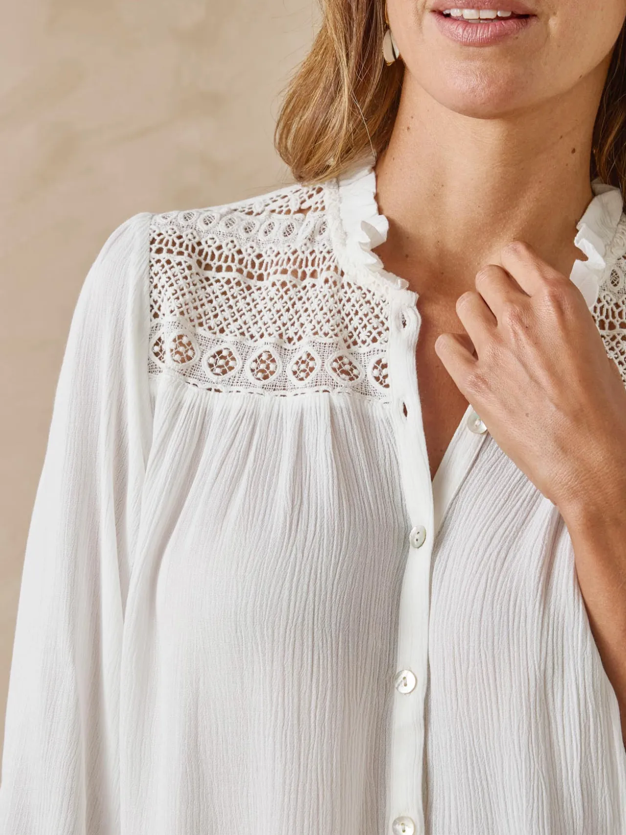 Blouse en crêpe avec macramé