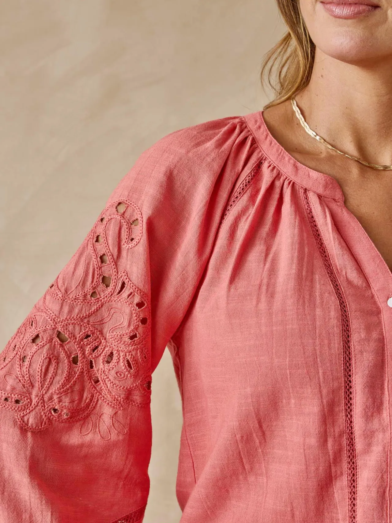 Blouse manches brodées