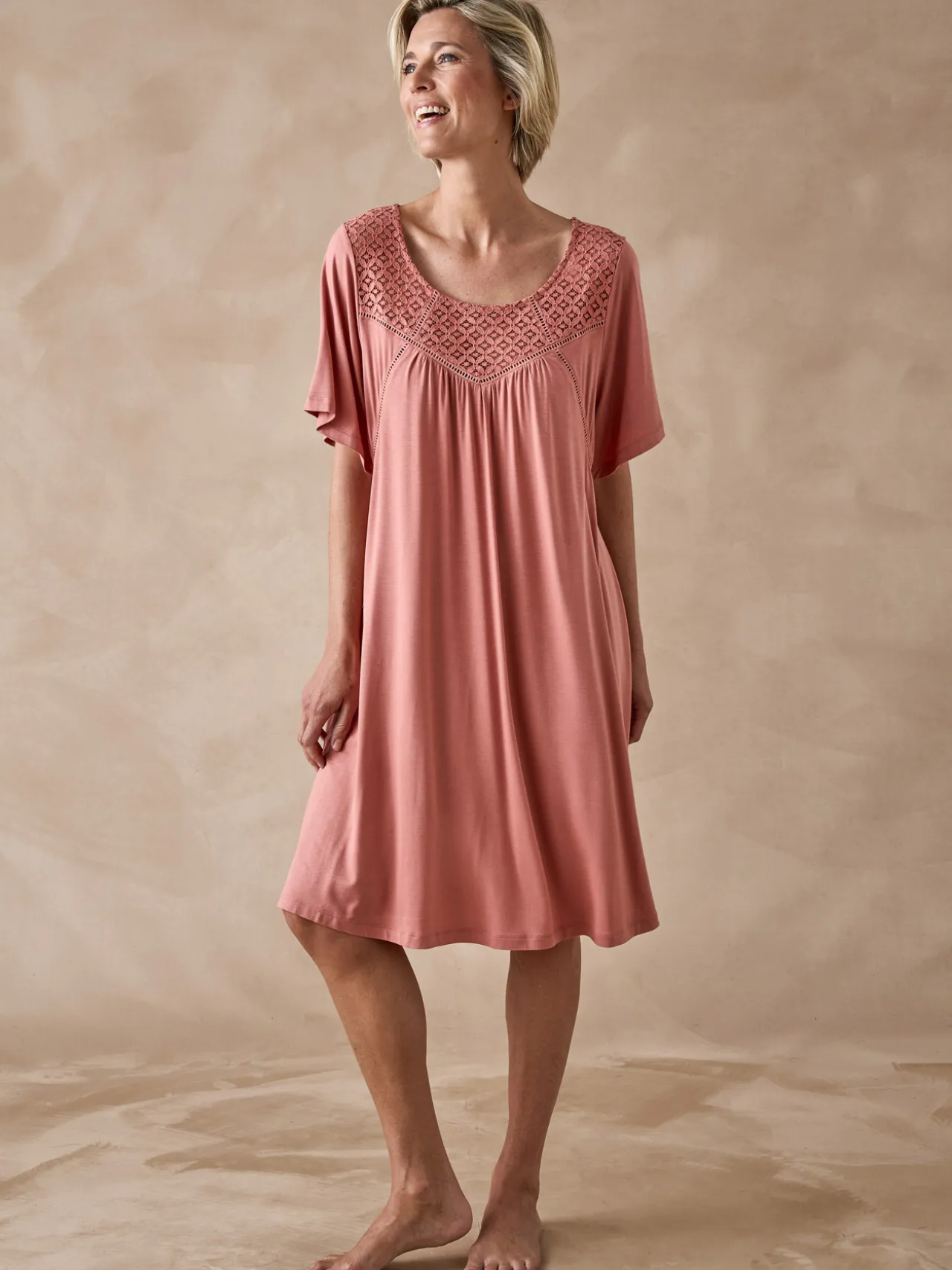 Chemise de nuit courte évasée fluide