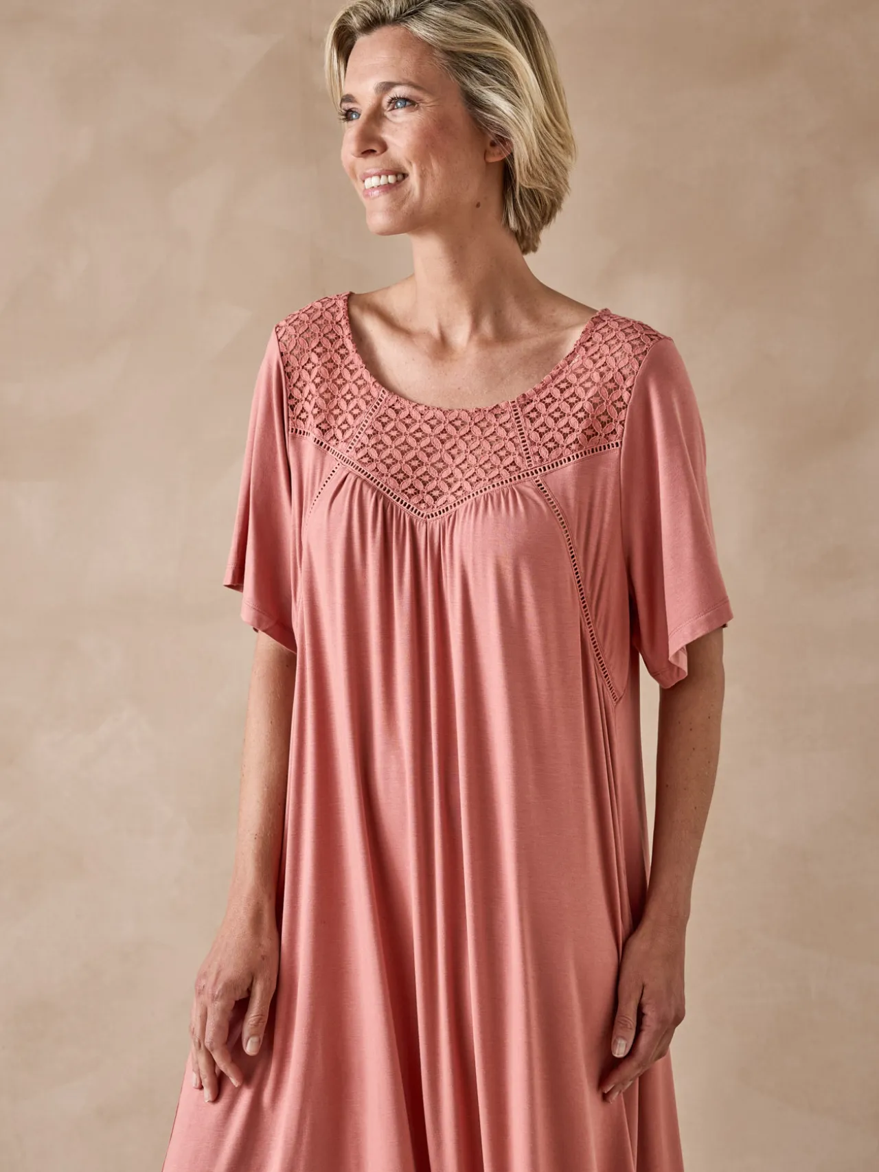 Chemise de nuit courte évasée fluide