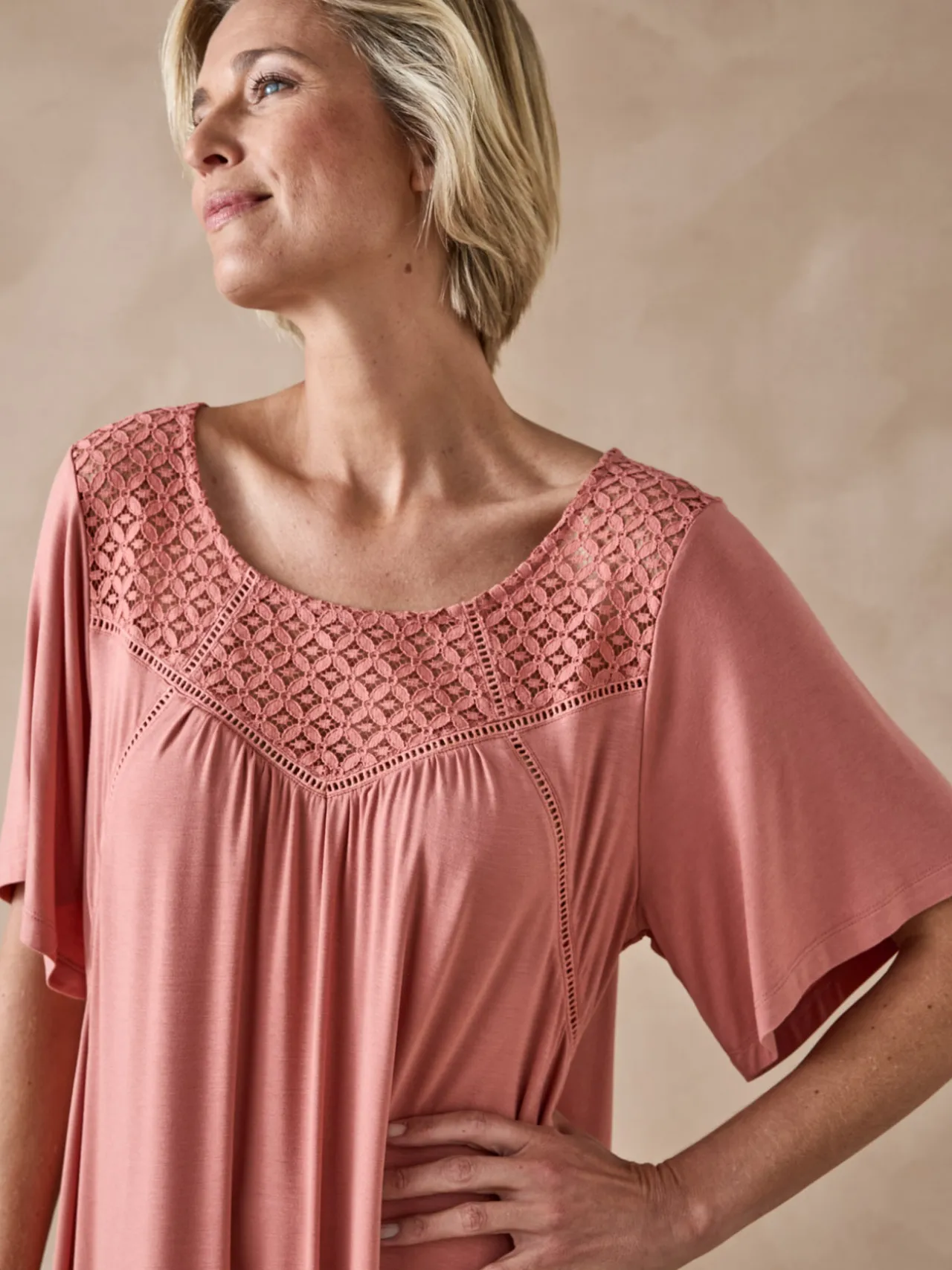 Chemise de nuit courte évasée fluide