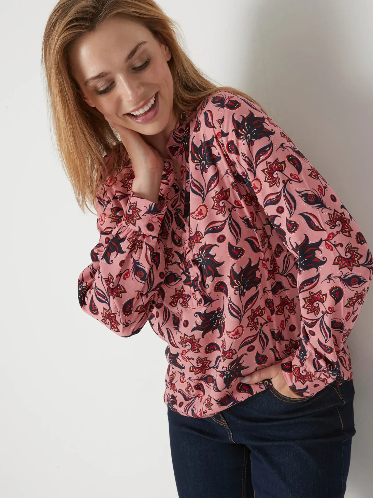 Chemisier en crêpe col montant volanté