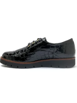 Derbies vernis façon croco