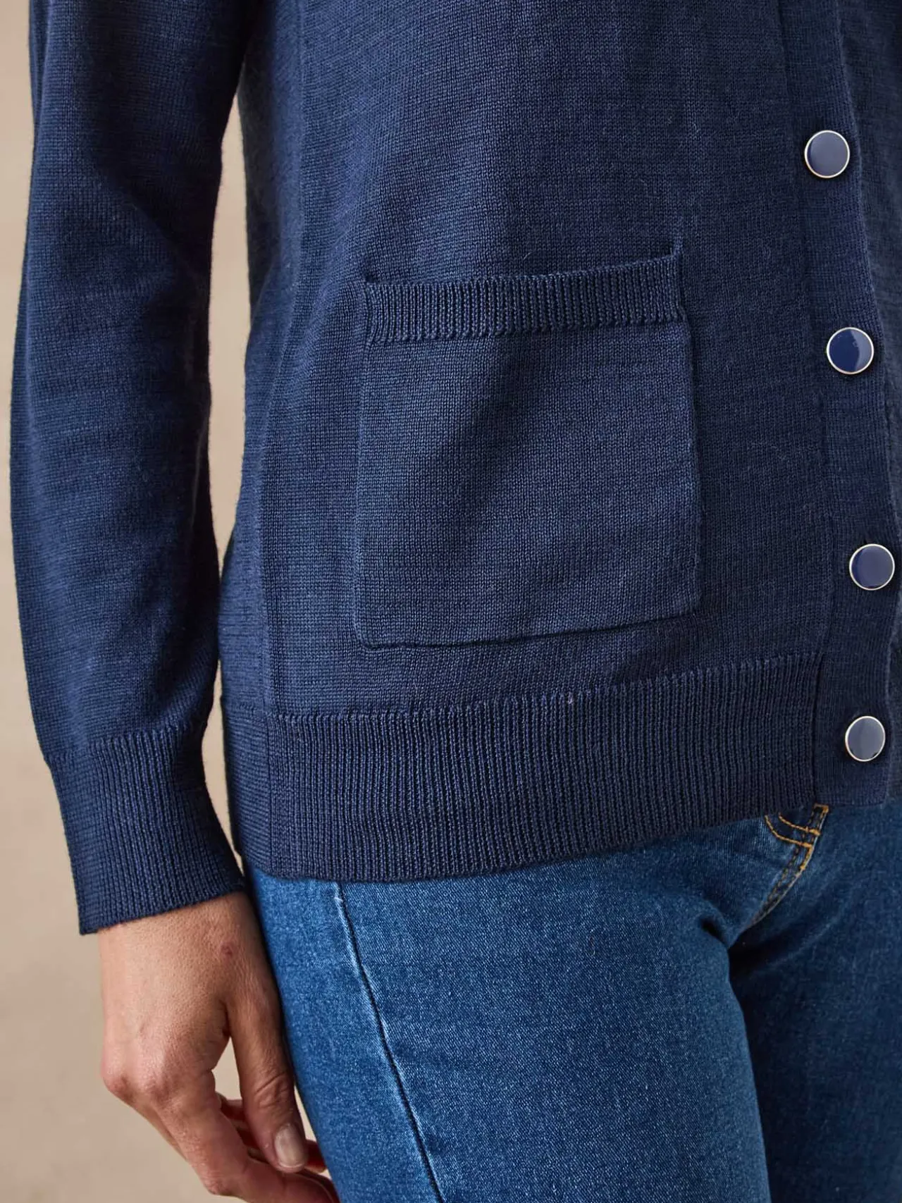 Gilet encolure V 50% laine mérinos