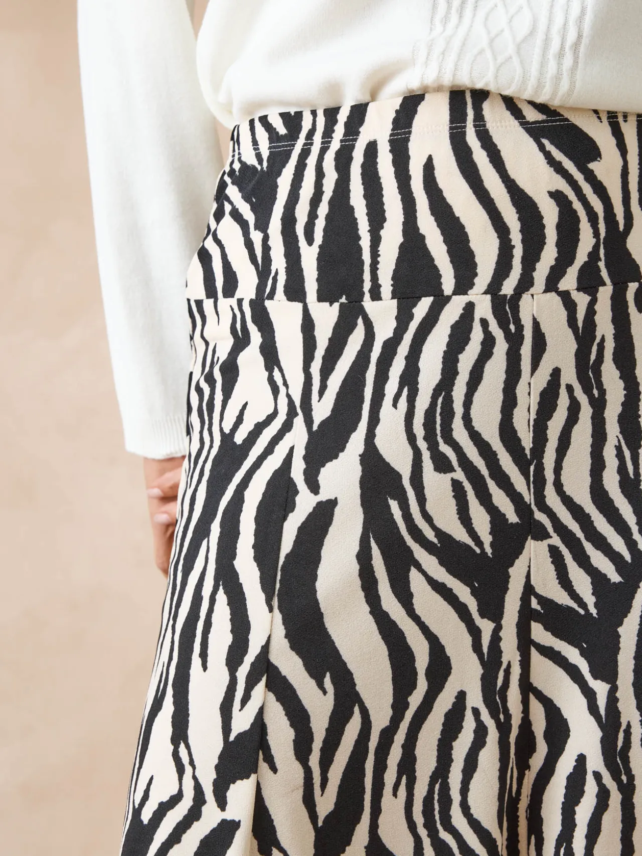 Jupe en maille, entièrement élastiquée