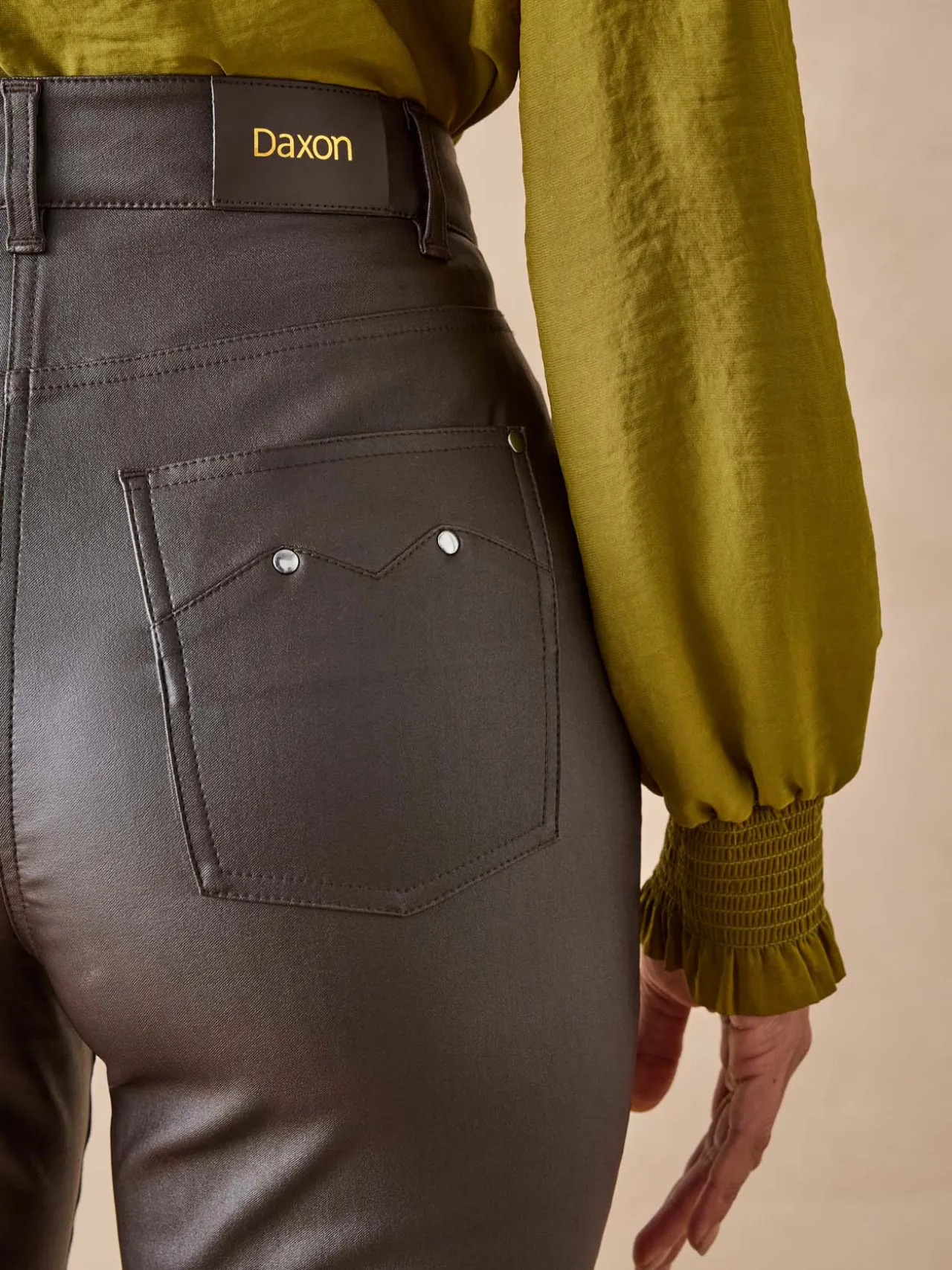 Pantalon enduit taille haute