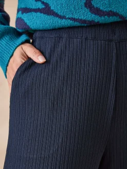 Pantalon large et droit