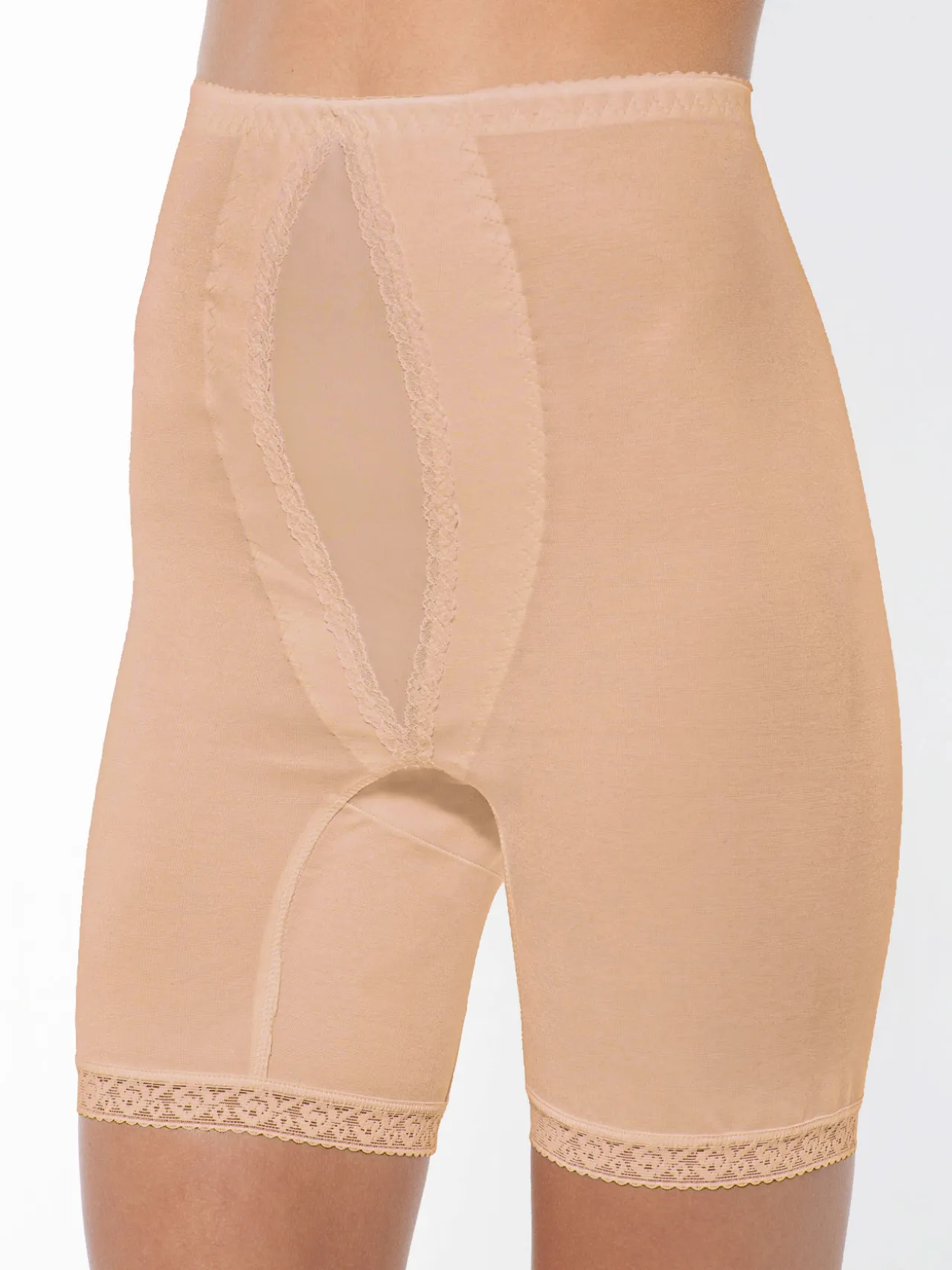 Panty à plastron ventral gainant