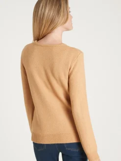 Pull avec jeu de maille pointelle