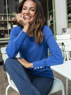 Pull boutons-bijoux aux manches