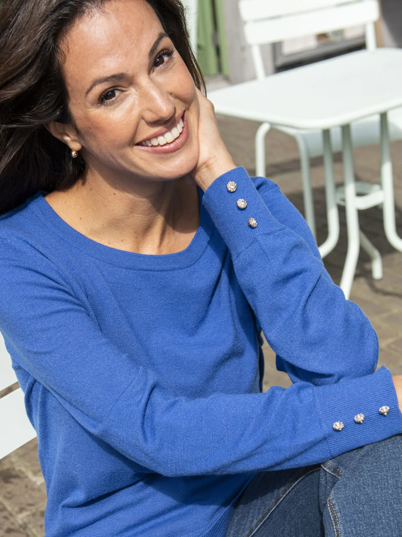 Pull boutons-bijoux aux manches