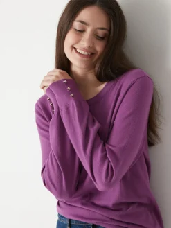 Pull boutons-bijoux aux manches