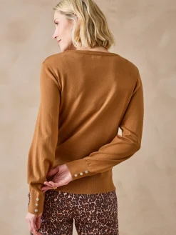 Pull boutons-bijoux aux manches