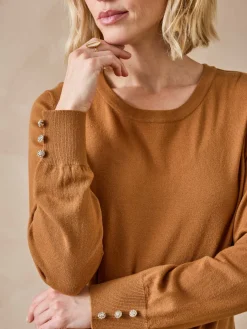 Pull boutons-bijoux aux manches