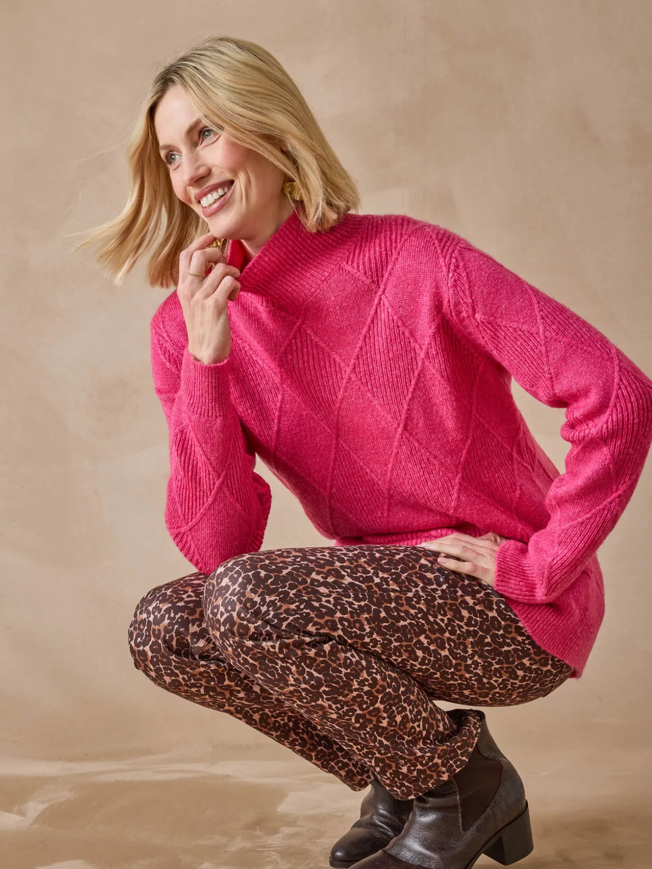 Pull géométrique col montant