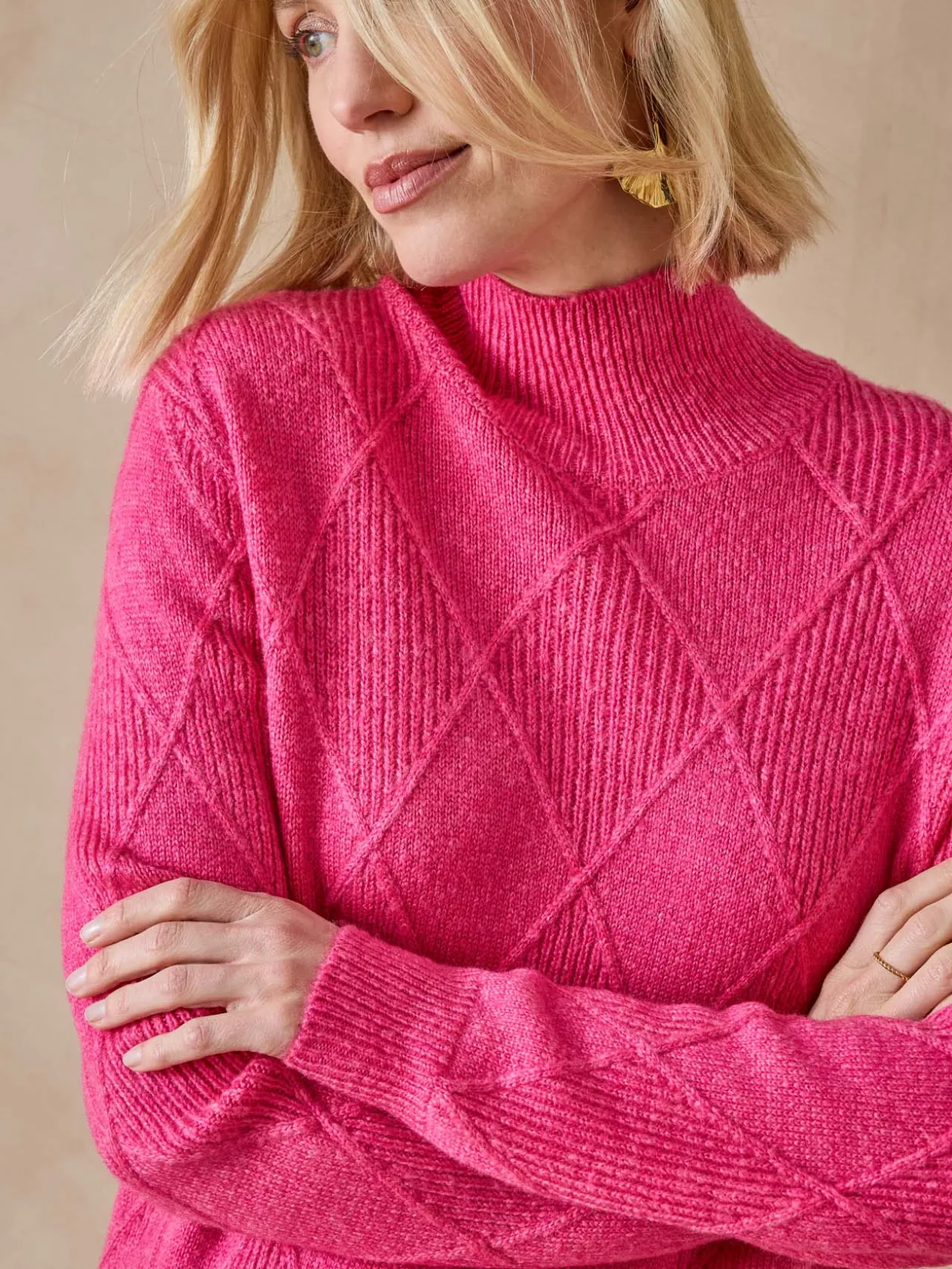 Pull géométrique col montant