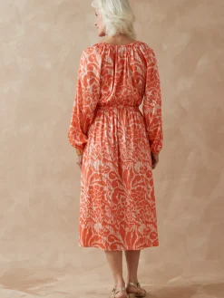 Robe ample en tissu satiné