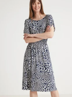 Robe encolure bateau en maille fluide