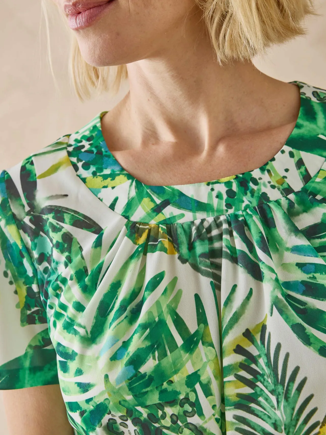 Robe encolure ronde en maille fluide