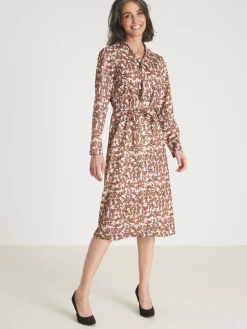 Robe élégante en maille col lavallière