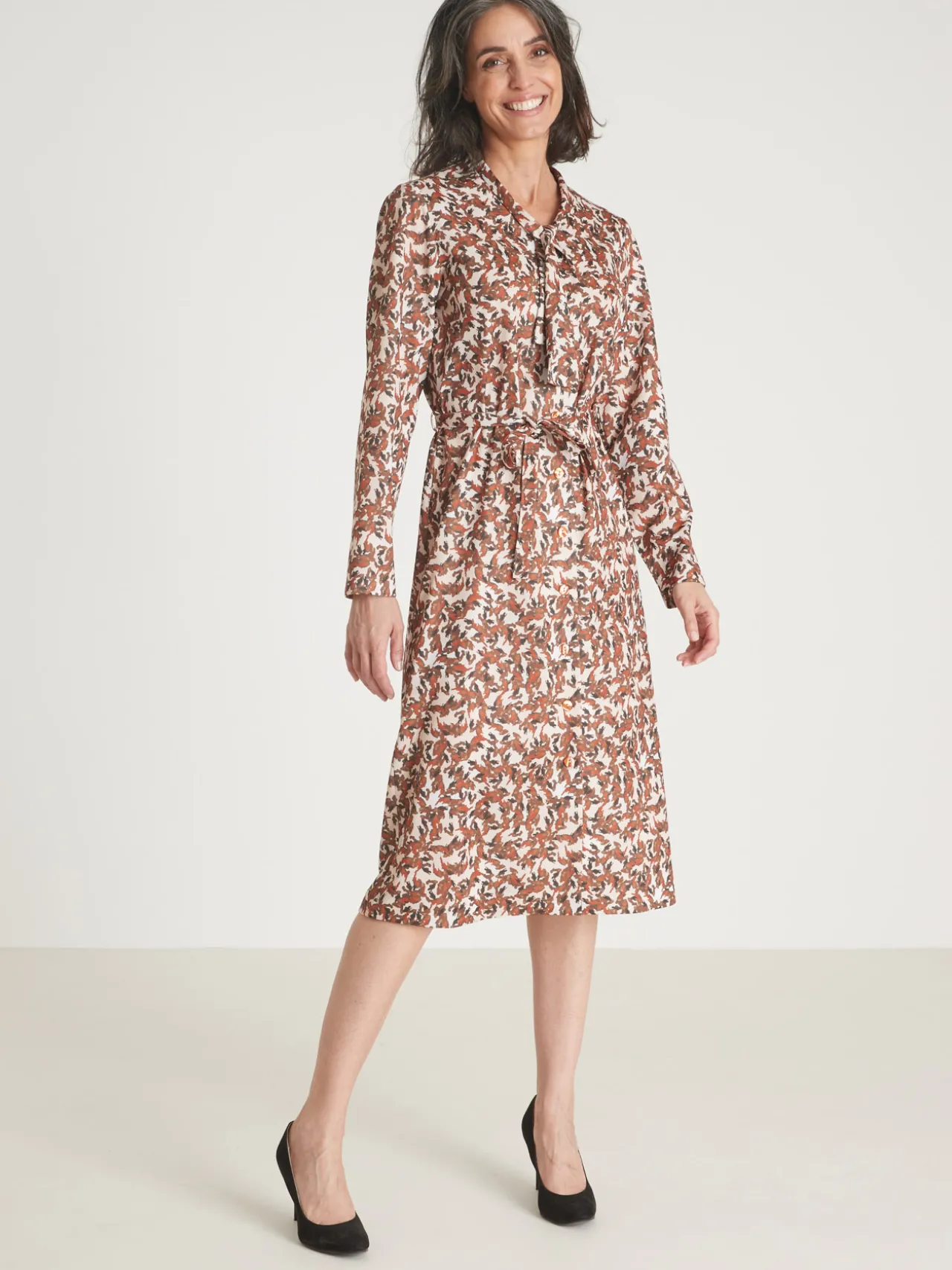 Robe élégante en maille col lavallière