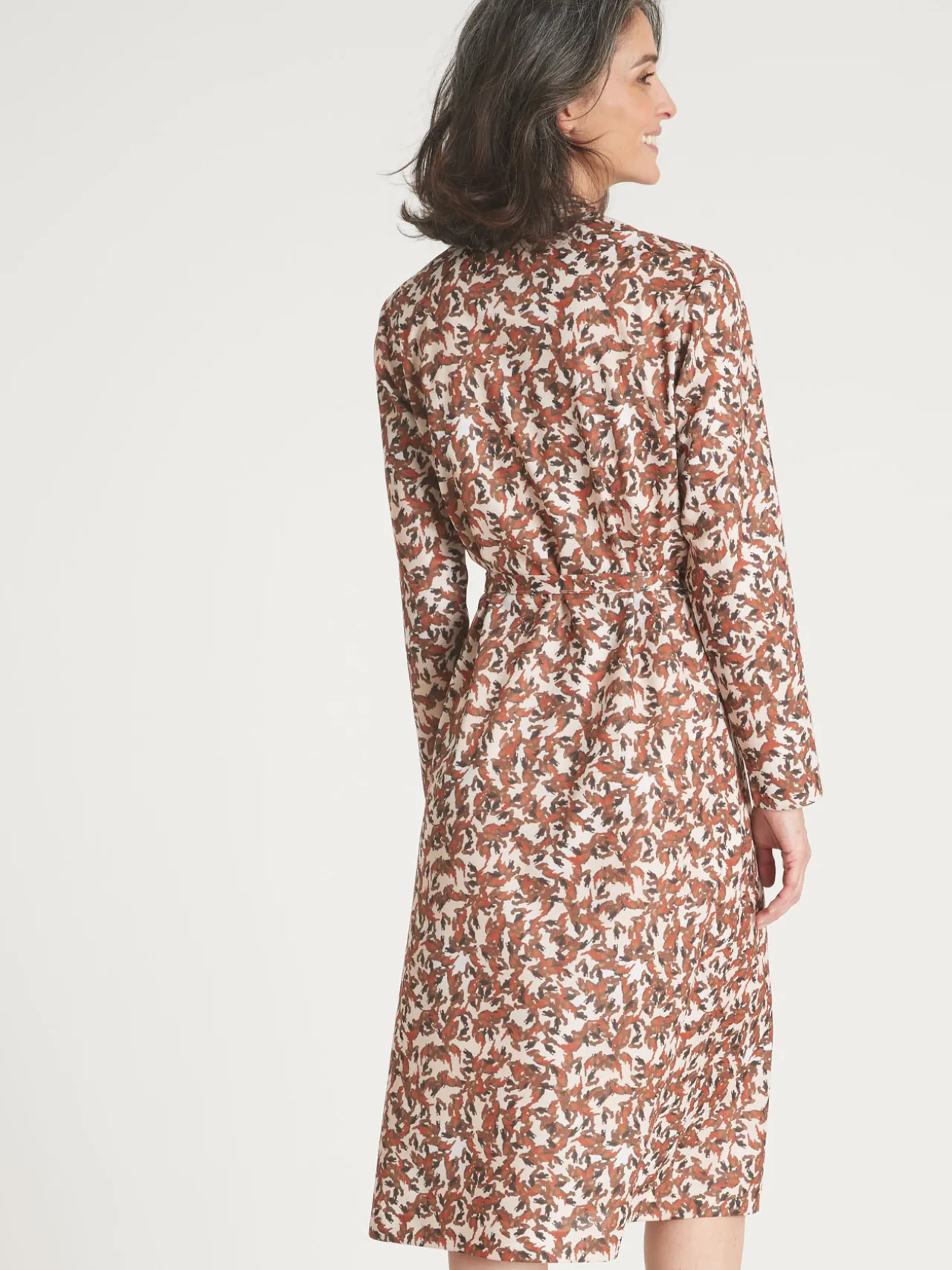 Robe élégante en maille col lavallière