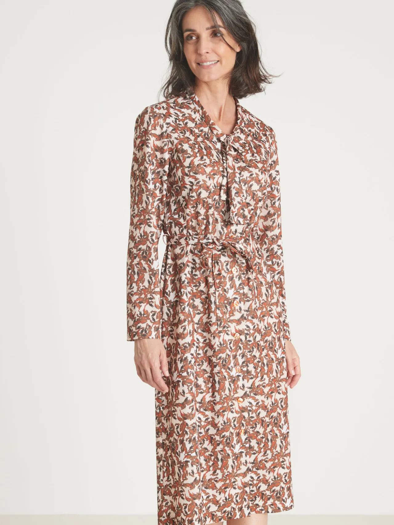 Robe élégante en maille col lavallière