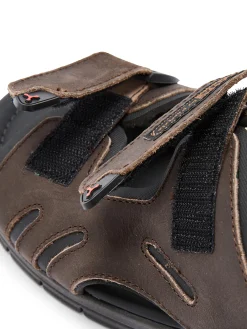 Sandales à ouverture totale