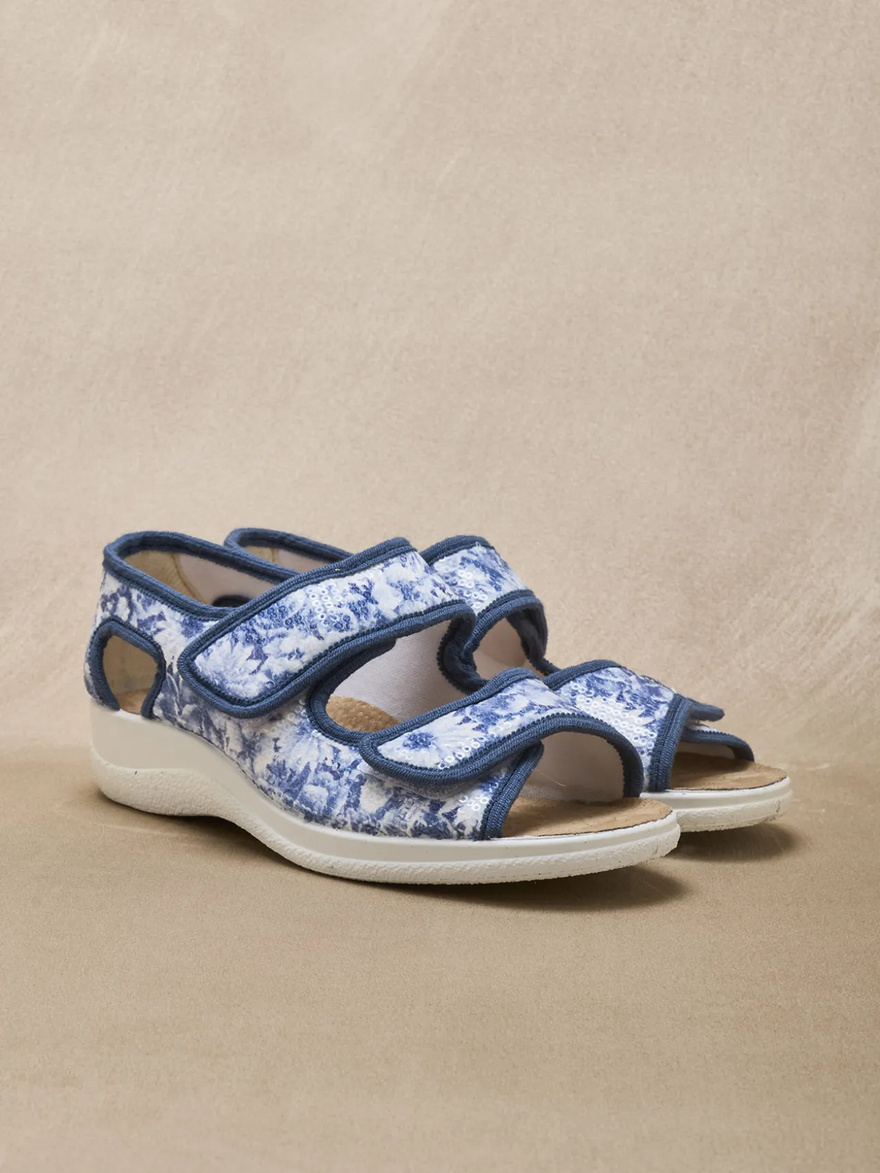 Sandales à scratchs ouverture totale