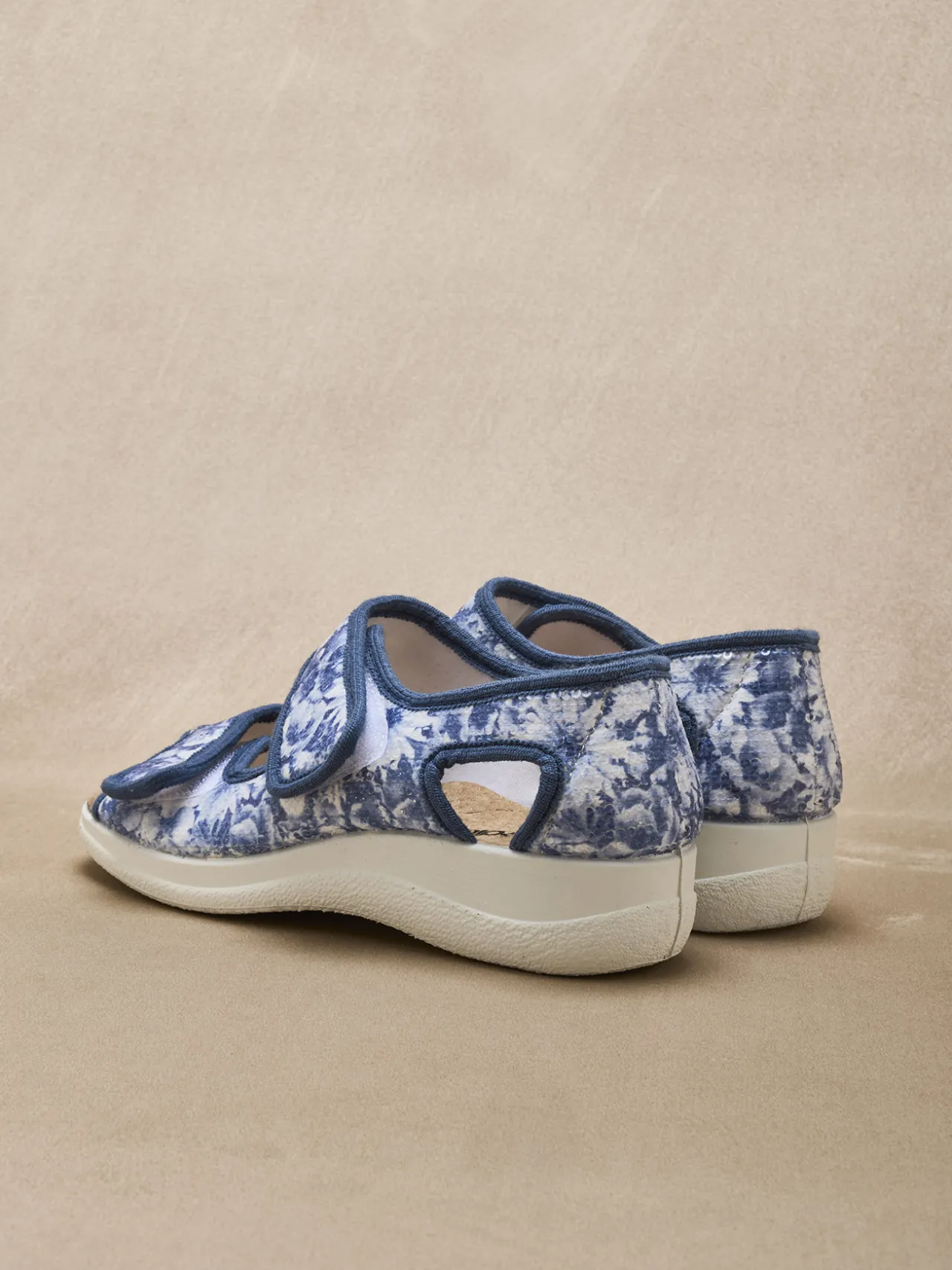 Sandales à scratchs ouverture totale