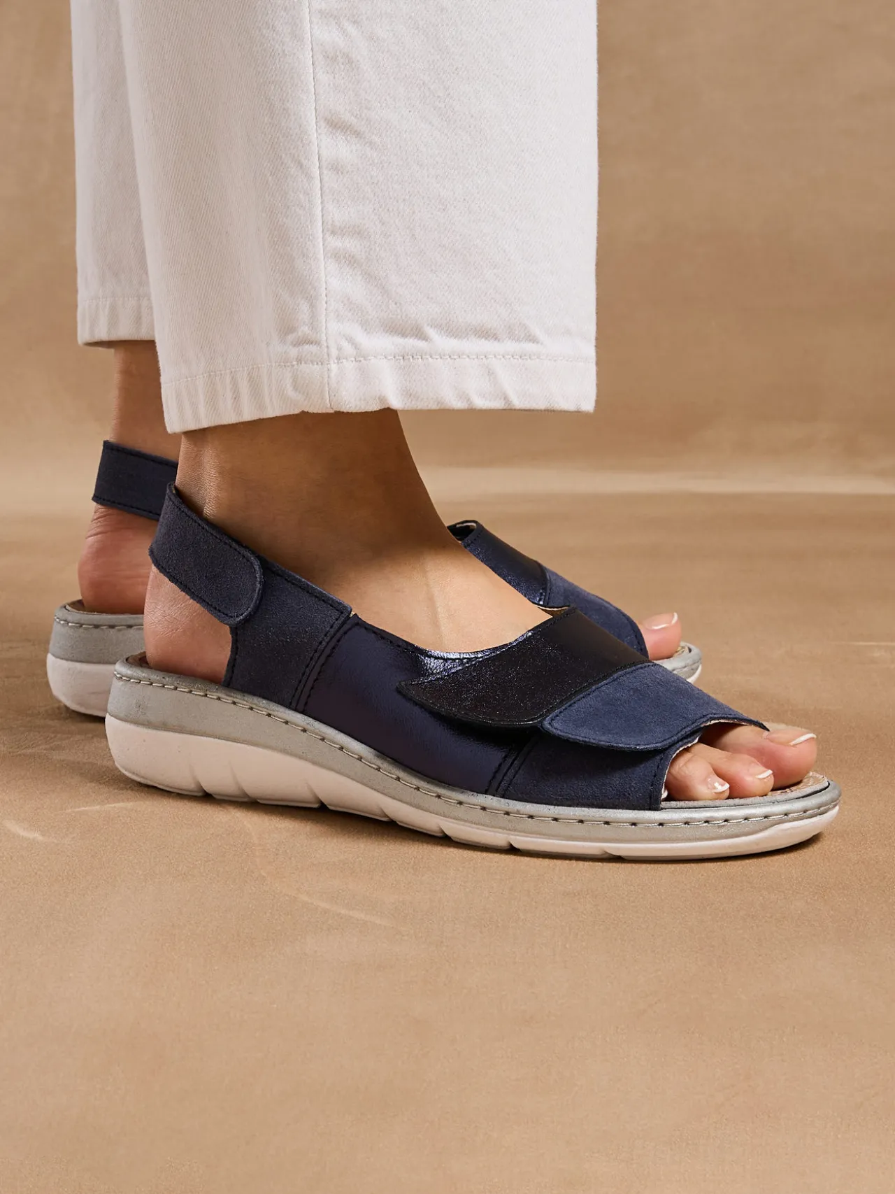 Sandales à scratchs tout ultra larges