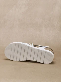 Sandales brides croisées à scratch