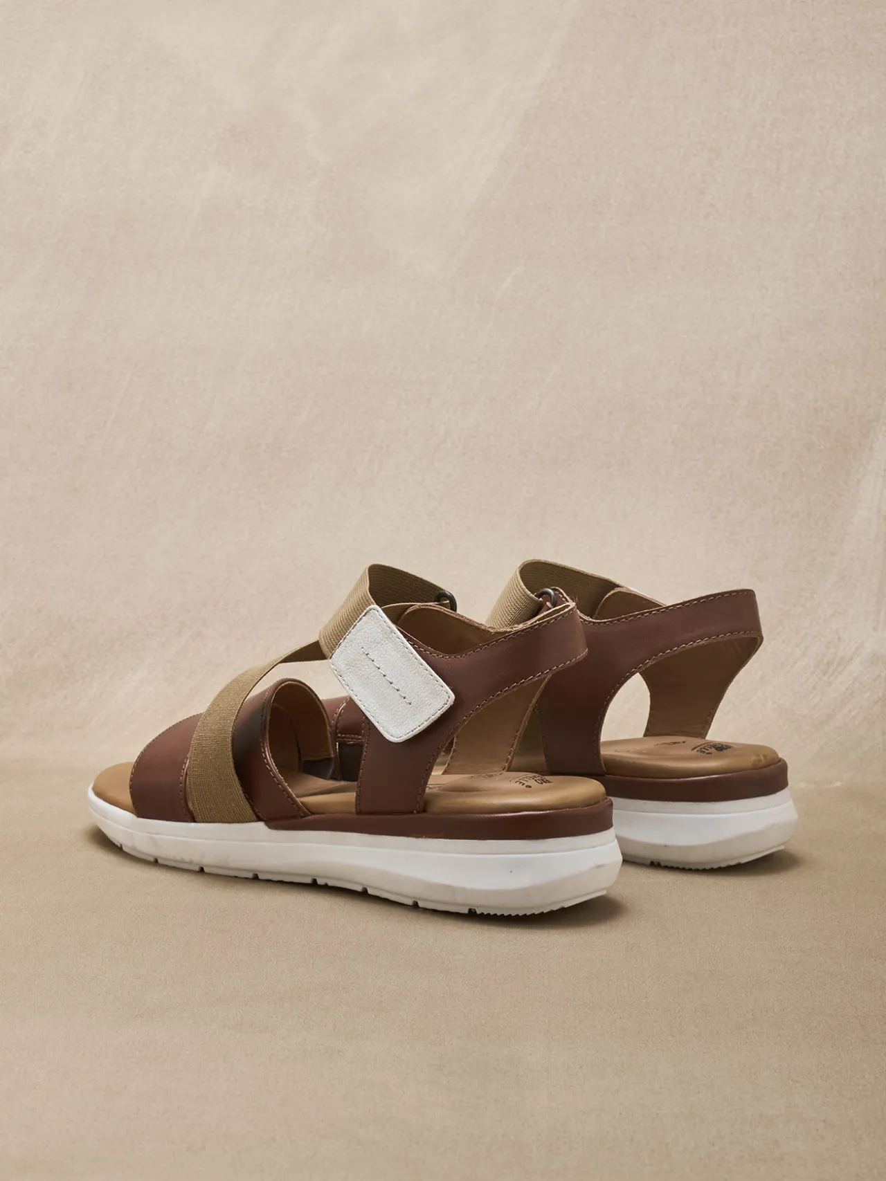 Sandales cuir à scratch et élastiques