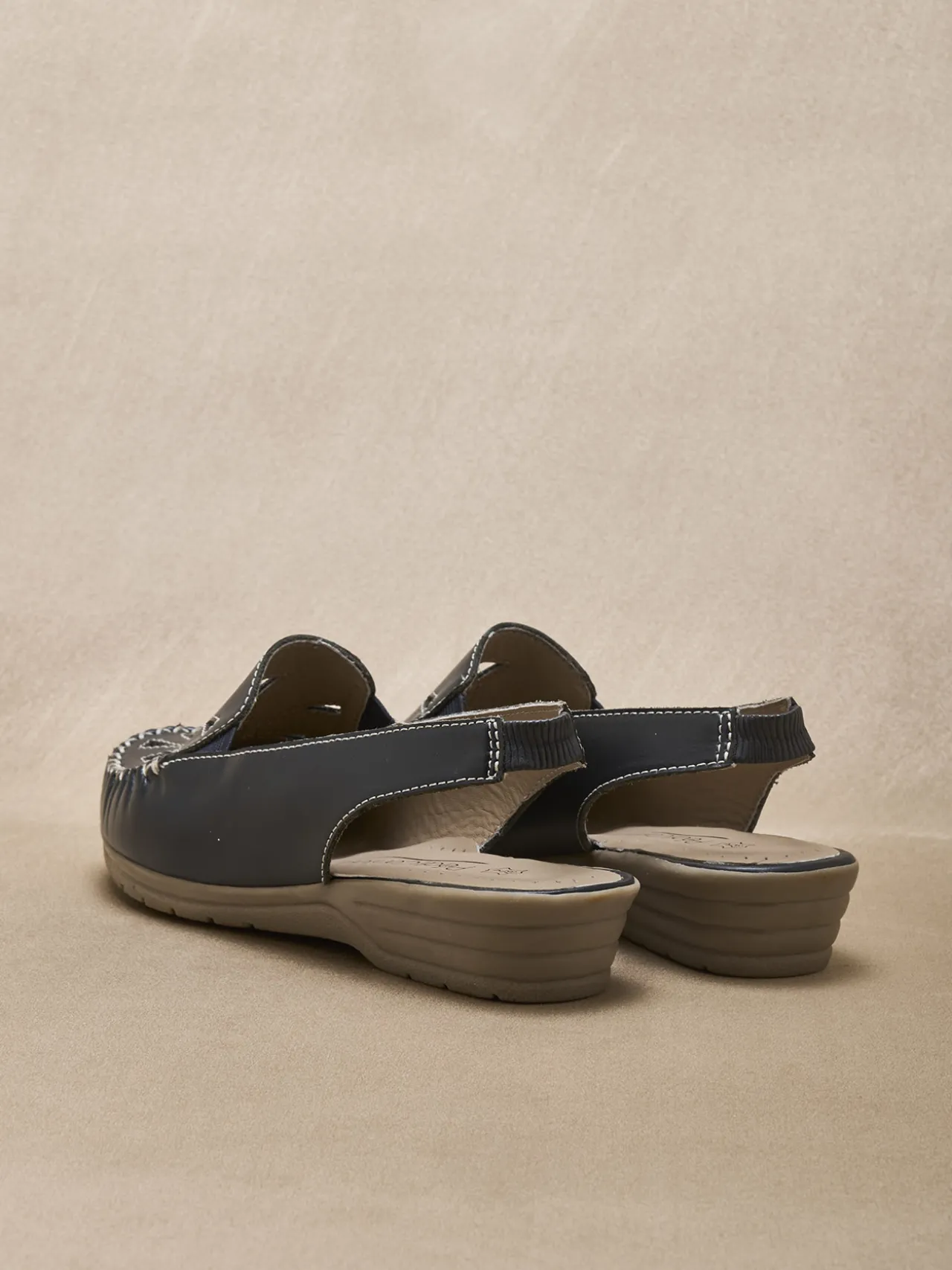 Sandales cuir ajouré élastiquées