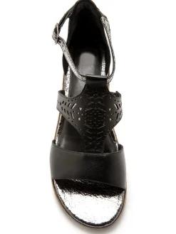 Sandales cuir motifs ajourés