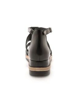 Sandales cuir motifs ajourés