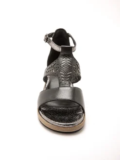 Sandales cuir motifs ajourés