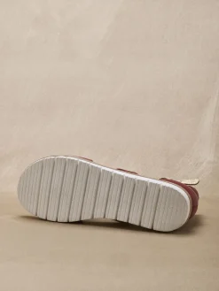 Sandales cuir motifs ajourés