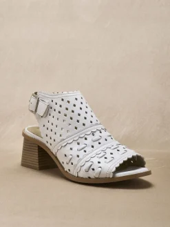 Sandales montantes cuir perforé